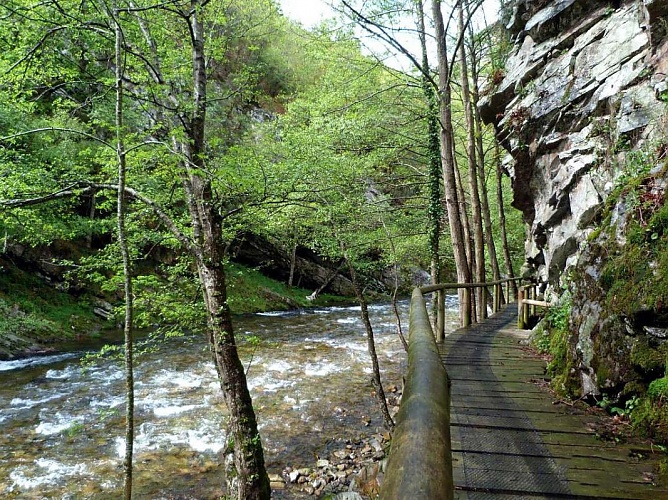 Asturias, alojamiento rural y deportes de aventura